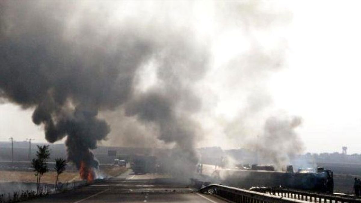 Nusaybin\'de Motorin Yüklü Tanker Alev Alev Yandı