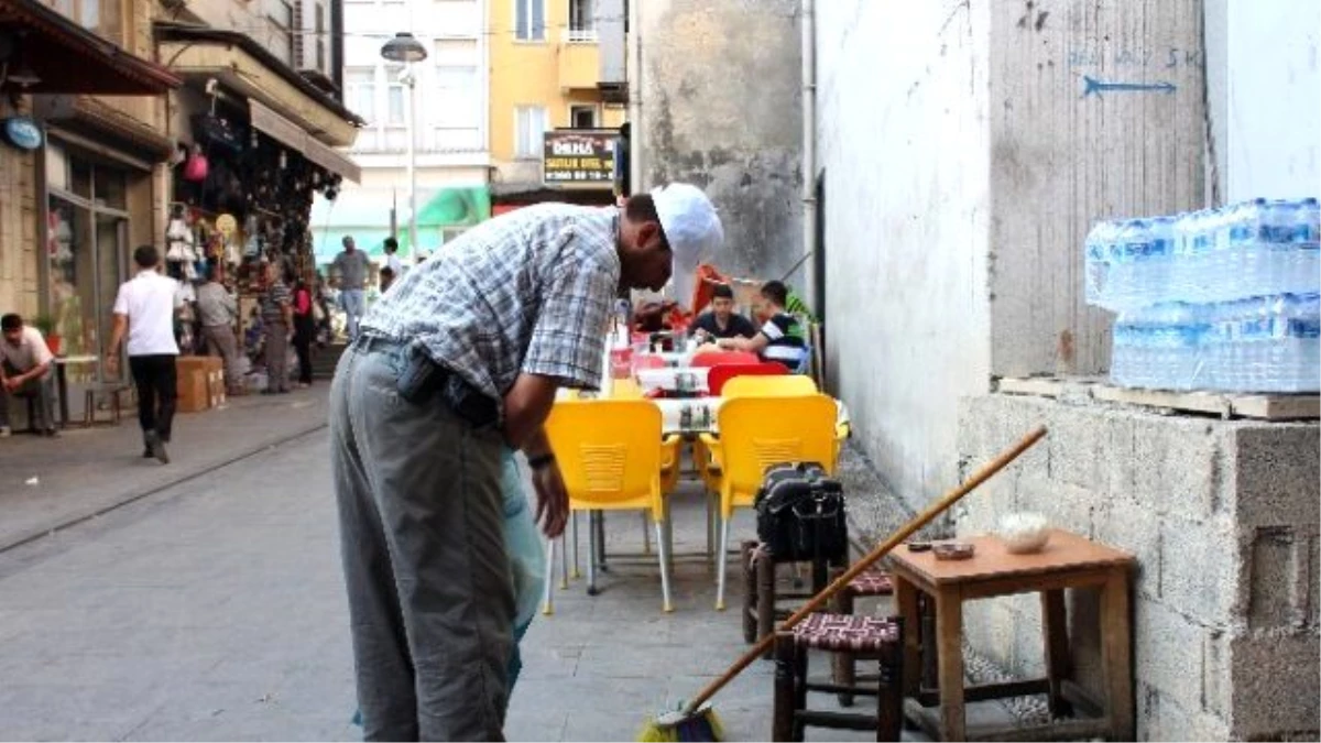 Mahallesine Aşık Muhtar