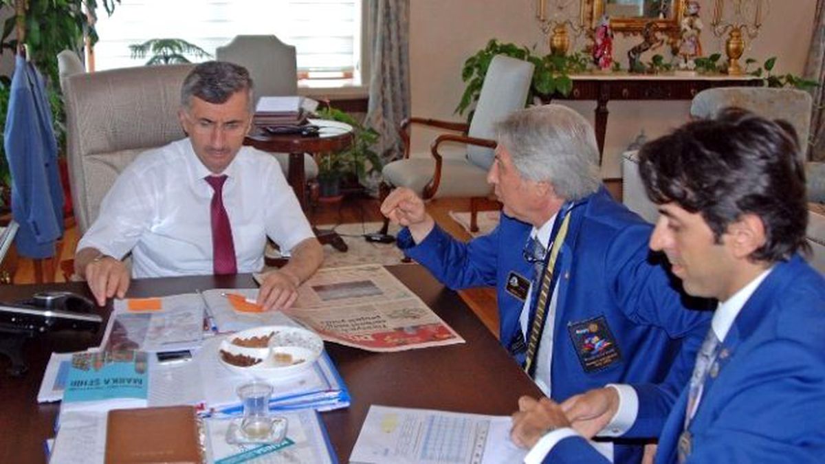 Rotary\'nin Trafikte Bilinçlendirme Projesine Manisa Valisi\'nden Tam Not