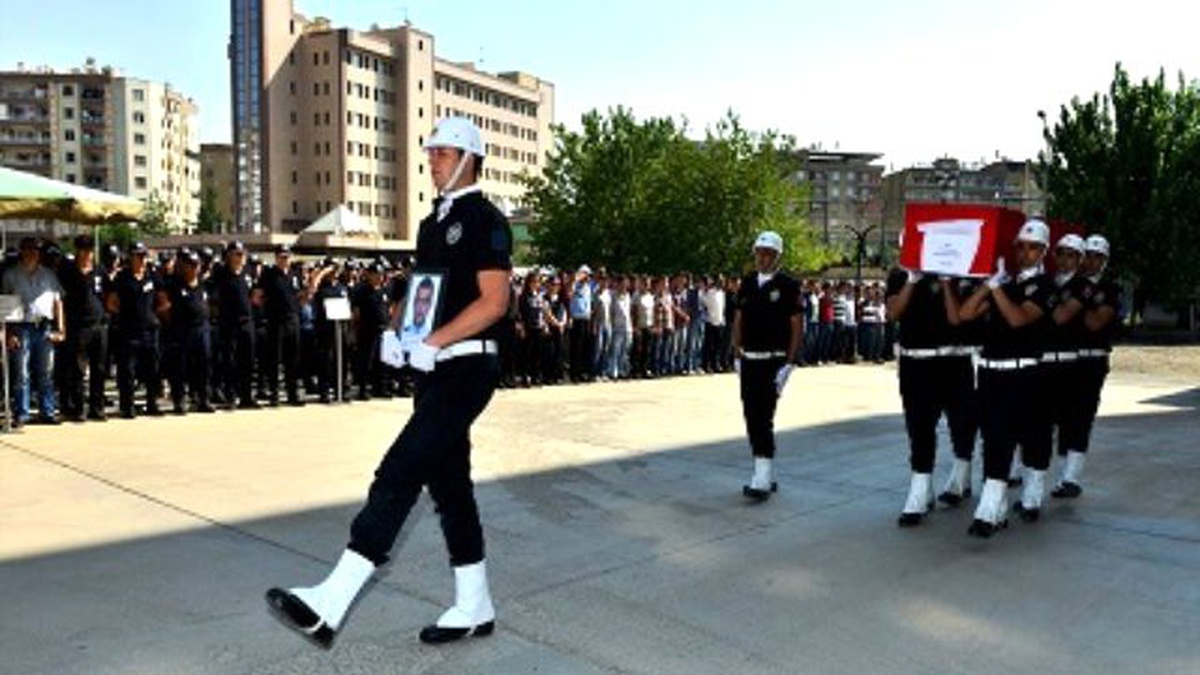 Şehit Polis Salih Hüseyin Parça İçin Diyarbakır\'da Tören