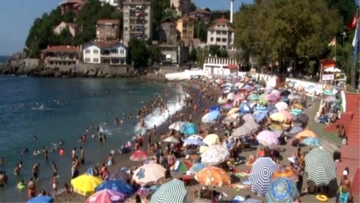 Sıcaktan Bunalan Vatandaşlar Plajlara Akın Etti