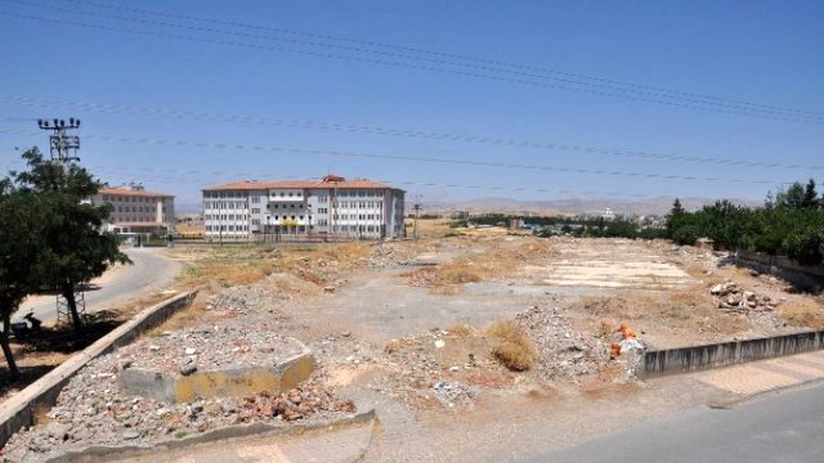 Tekel Barakalarının Molozları Tehlike Saçıyor