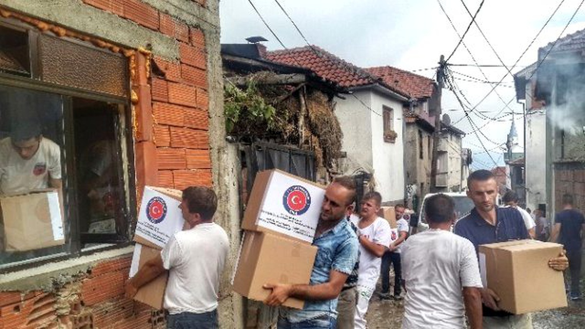 Tika Makedonya\'daki Sel Felaketinin Yaralarını Sarıyor