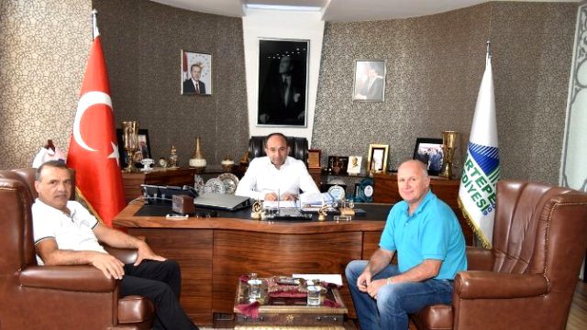 Kartepe Belediye Başkanı Üzülmez Konuklarını Makamında Ağırladı