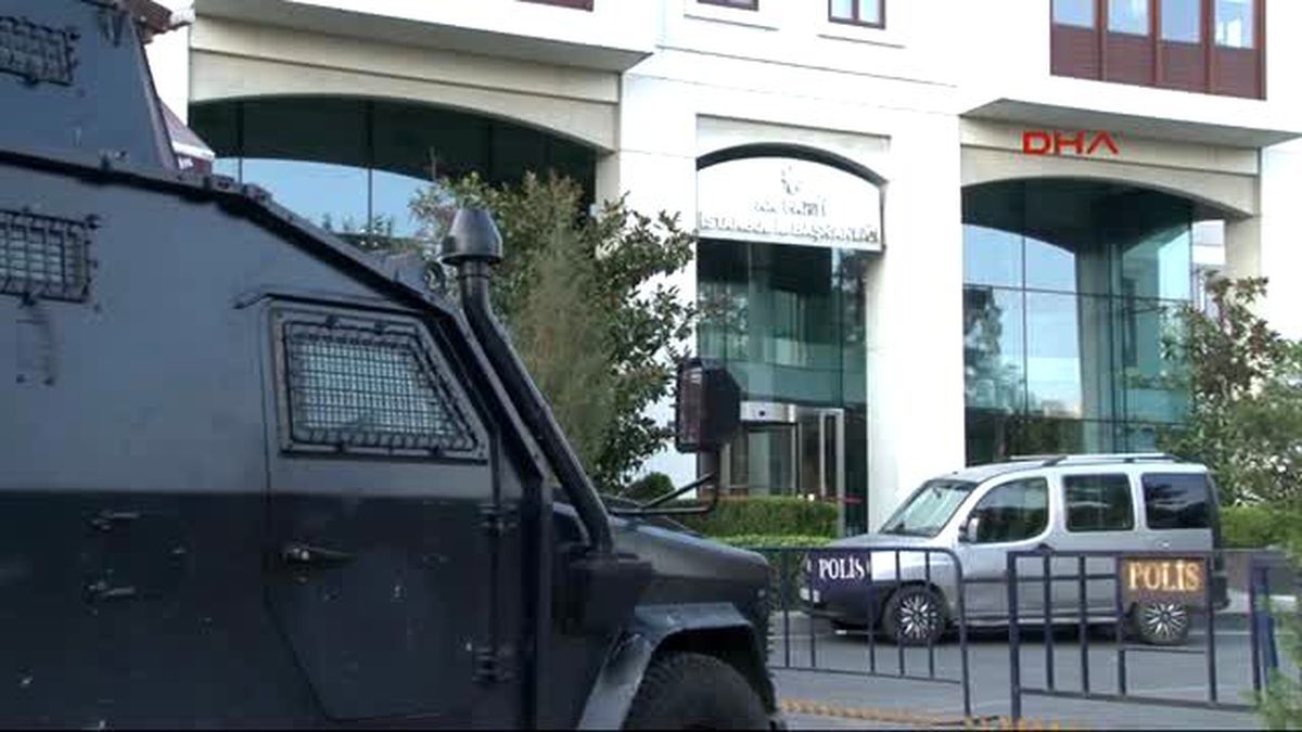AK Parti İl Başkanlığı Binasına Ateş Açıldı 1 Yaralı