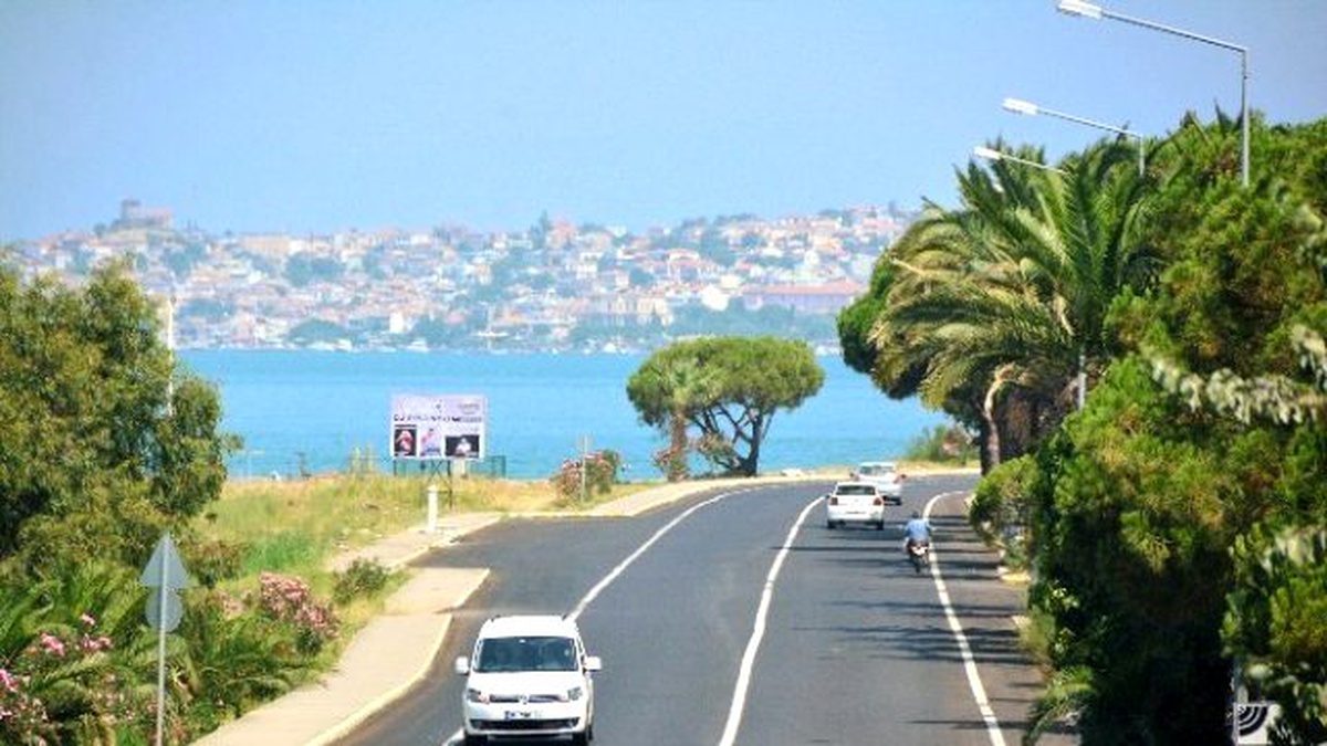 Ayvalık Belediyesince Yapılan Yolların Çizgileri de Boyanıyor