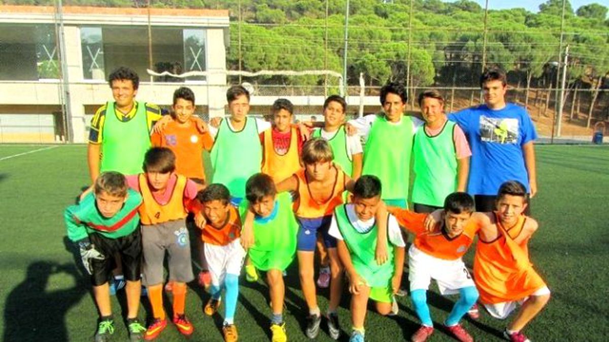 Ayvalık\'ta Dostluk Maçının Galibi Sahilkent Spor Oldu