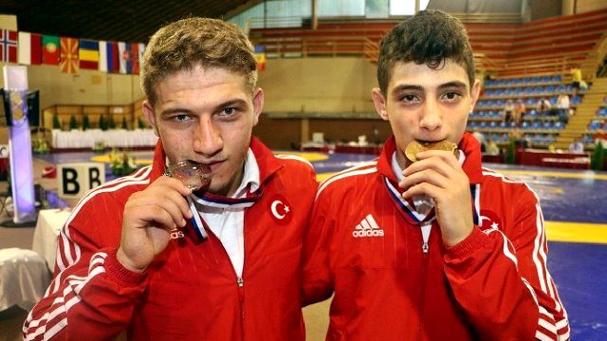 Bakan Çağatay Kılıç, Milli Güreşçileri Tebrik Etti