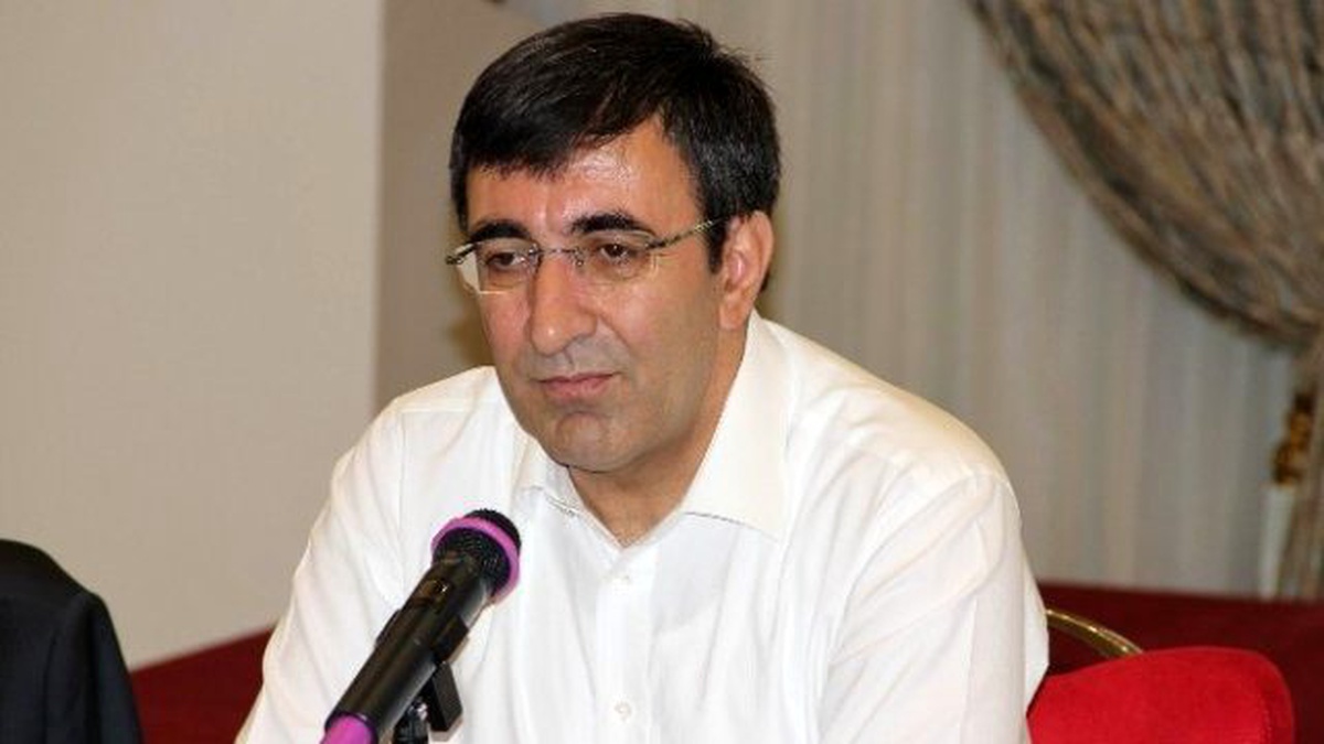 Bakan Yılmaz, Gazetecilerle Bir Araya Geldi