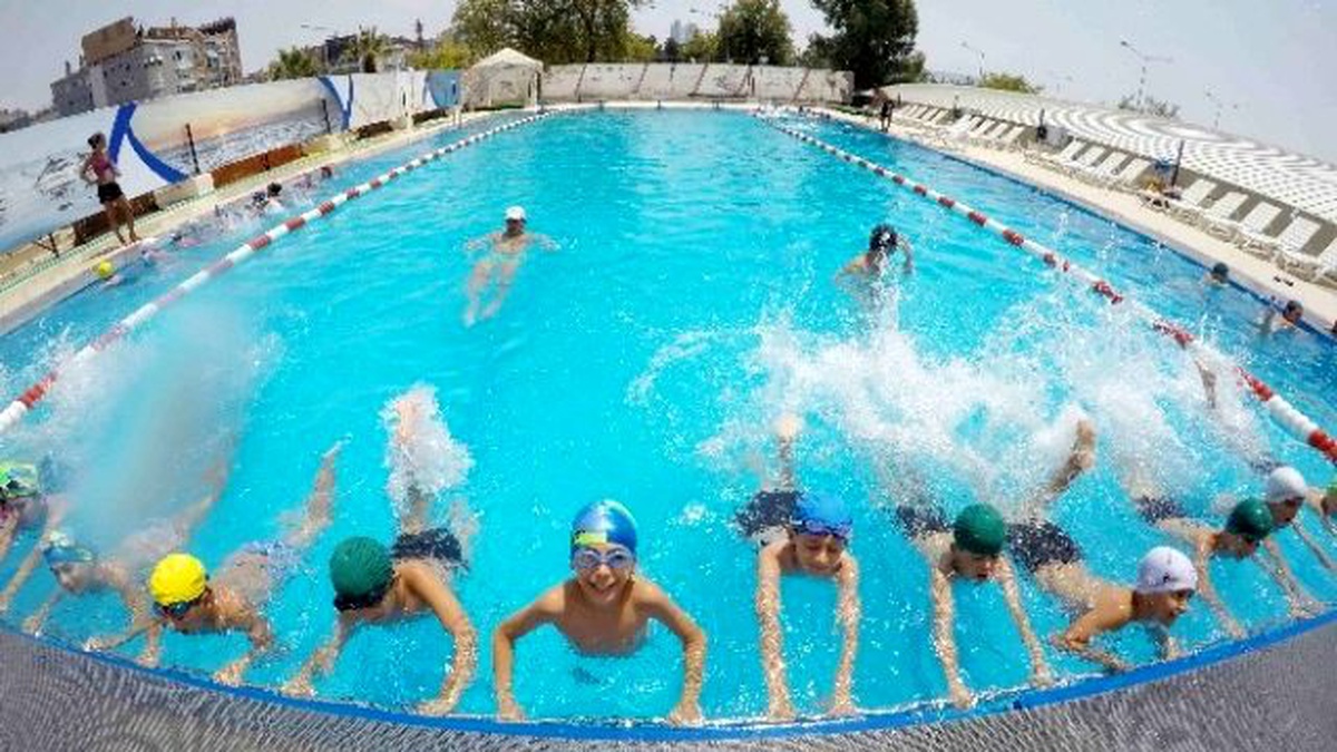 Bayraklı Yüzme Hocalarıyla da Farklı