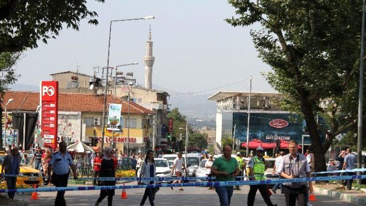 Bursa\'da Yabancı Banka Önünde Bomba Paniği