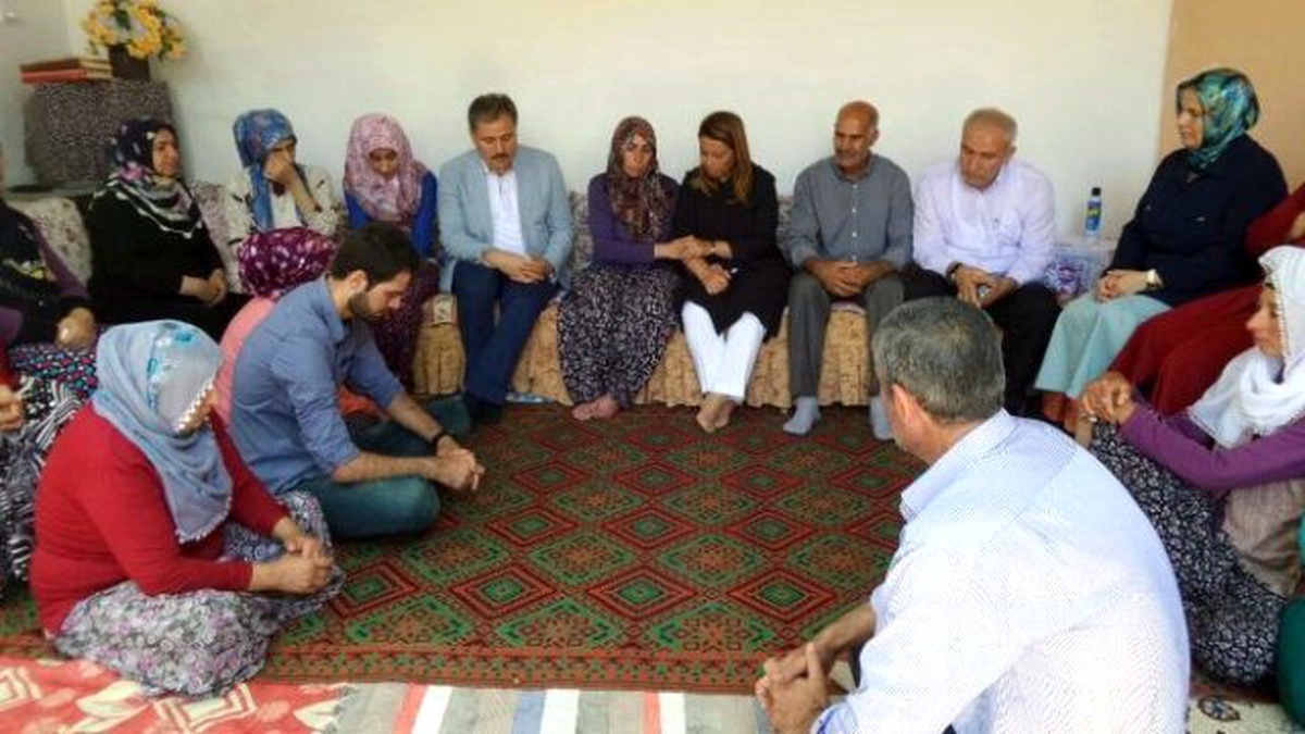 Çalık\'ın Şehit Ailesini Ziyaretinde Duygulandıran Anlar