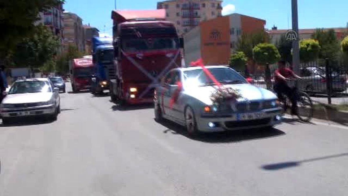 Çekicili' Düğün Konvoyu
