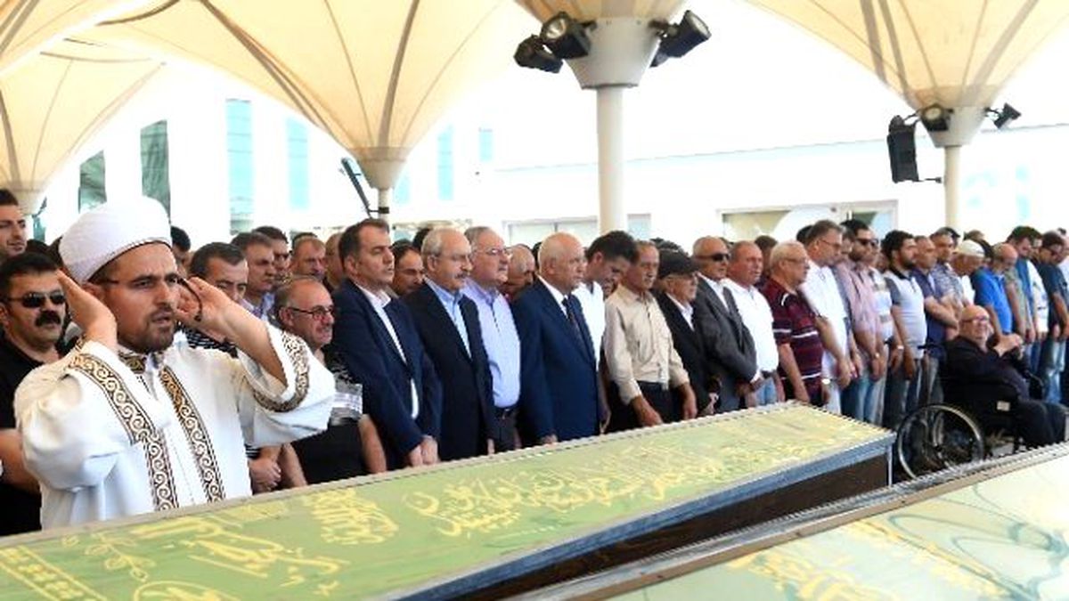 CHP Genel Başkanı Kılıçdaroğlu Cenaze Törenine Katıldı