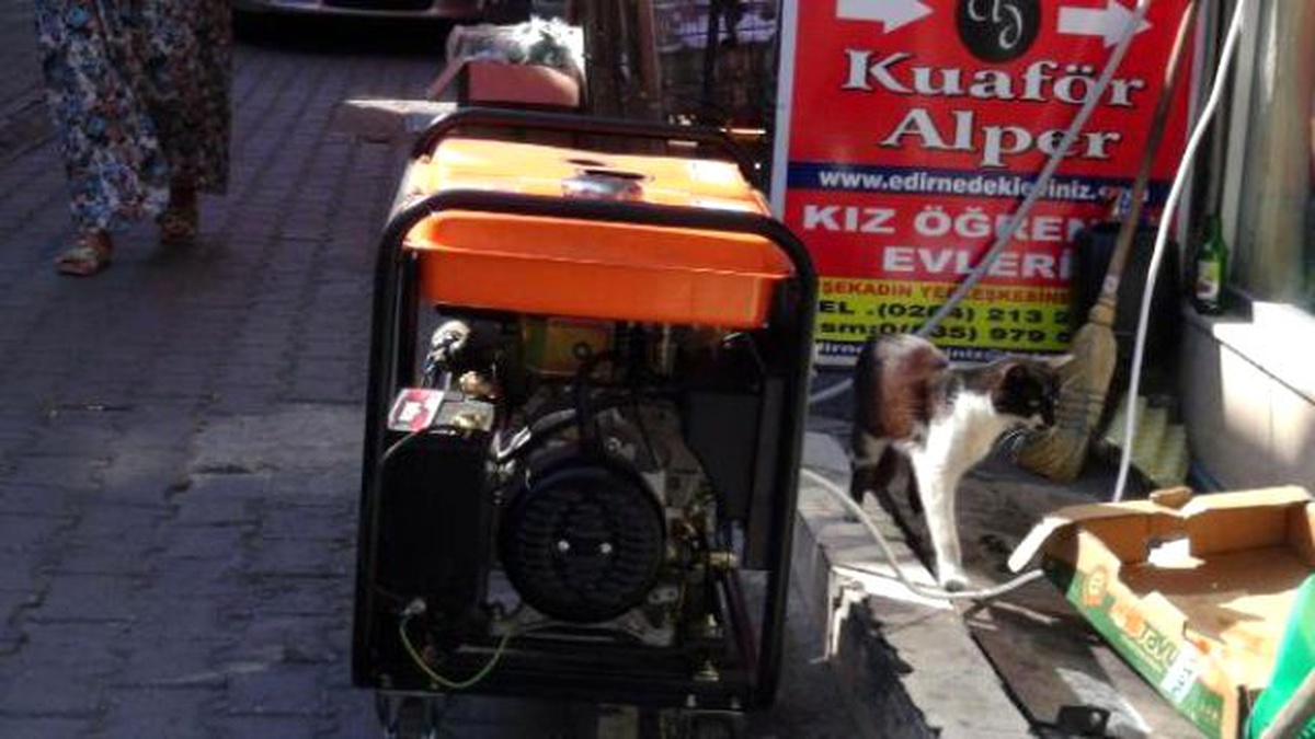 Edirne\'de 8 Saatlik Elektrik Kesintisi Esnafa Kepenk Kapattırdı
