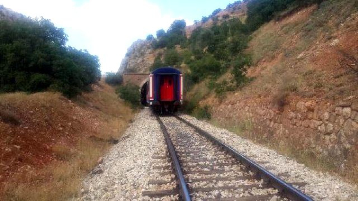 Erzincan\'da Yük Trenine Bombalı Saldırı (2)