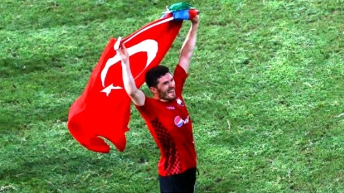 Futbolcunun Türk Bayrağı Açmasını Eleştiren Azeri Gazeteci Öldürüldü