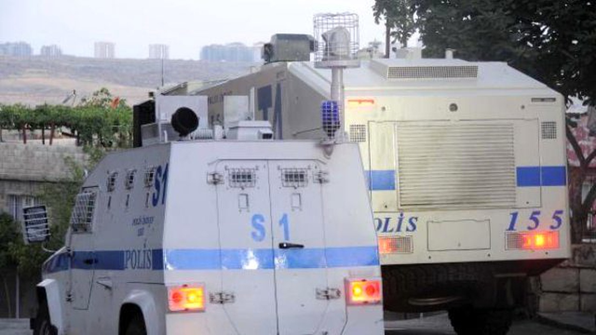 Gaziantep\'te İzinsiz Gösteriye Polis Müdahalesi