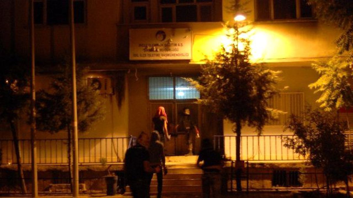 İdil'de Teröristler Bu Kez TEDAŞ'a Balta ve Molotoflarla Saldırdı