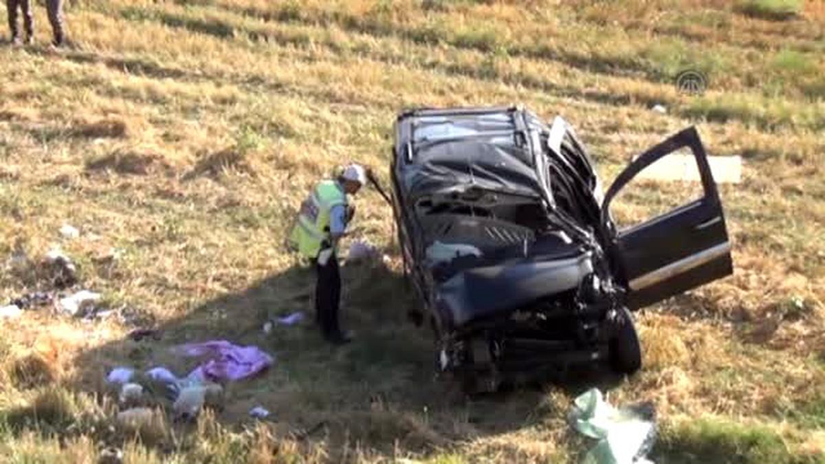 Ticari Araç 50 Metreden Şarampole Uçtu: 2 Ölü, 4 Yaralı