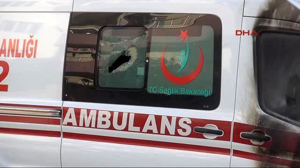 Nusaybin\'de İpek Yolunu Kapatıp Ambulansa Motof Attılar