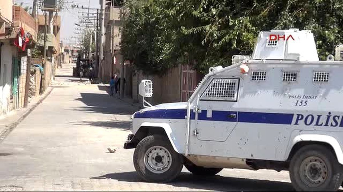Nusaybin\'de Teröristlerin Çaldığı Belediye Kepçesine Şüpheli Paket Bırakıp Terk Etti