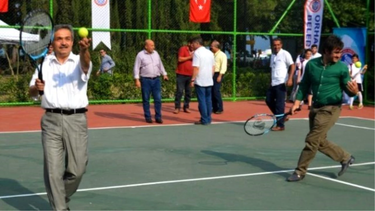 Orhangazi\'ye Uluslararası Normlarda Tenis Kortu