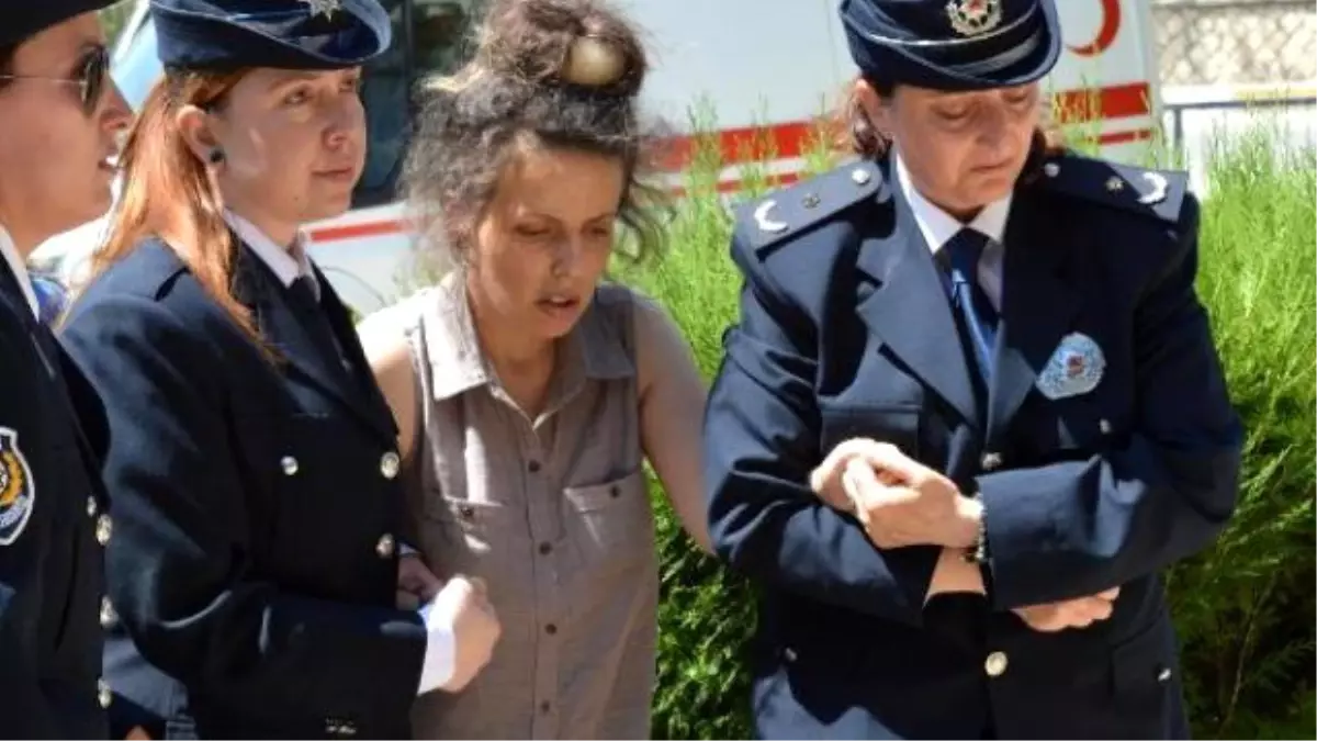 Özay Öğretmen, Tatilden Midyat\'a Döndüğünde Polis Eşinin Şehit Olduğu Haberini Aldı (2)