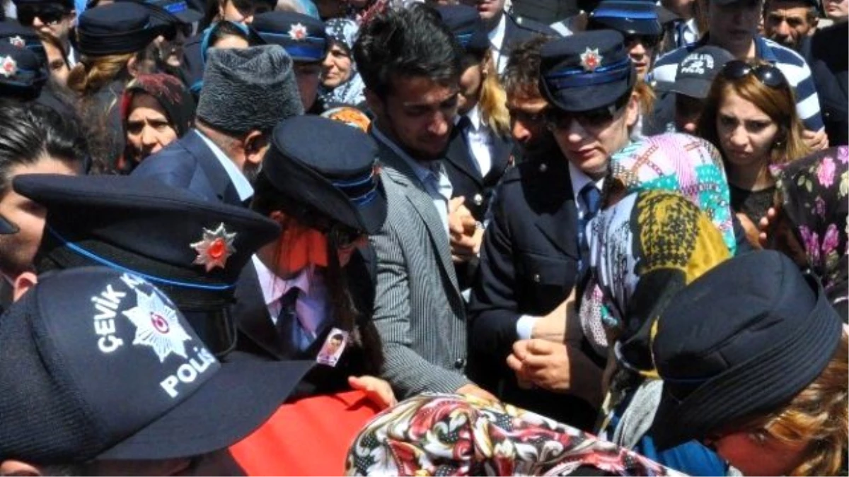 Şehit Polis Memuru İçin Emniyette Tören Düzenlendi