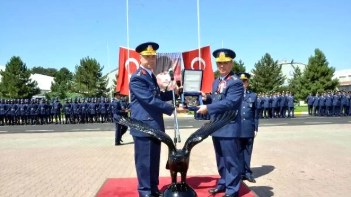 2\'nci Hava İkmal Bakım Merkezi ve Garnizon Komutanlığı\'na Tümgeneral Yalçın Atandı