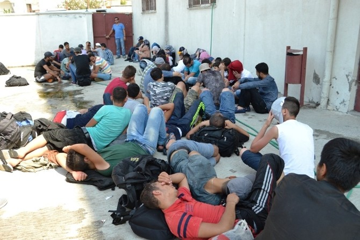 Ayvalık\'ta 61 Kaçak Denizde Yakalandı