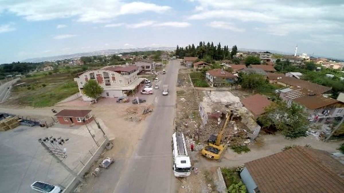 Başiskele\'de Yol Genişletme Çalışmaları Devam Ediyor