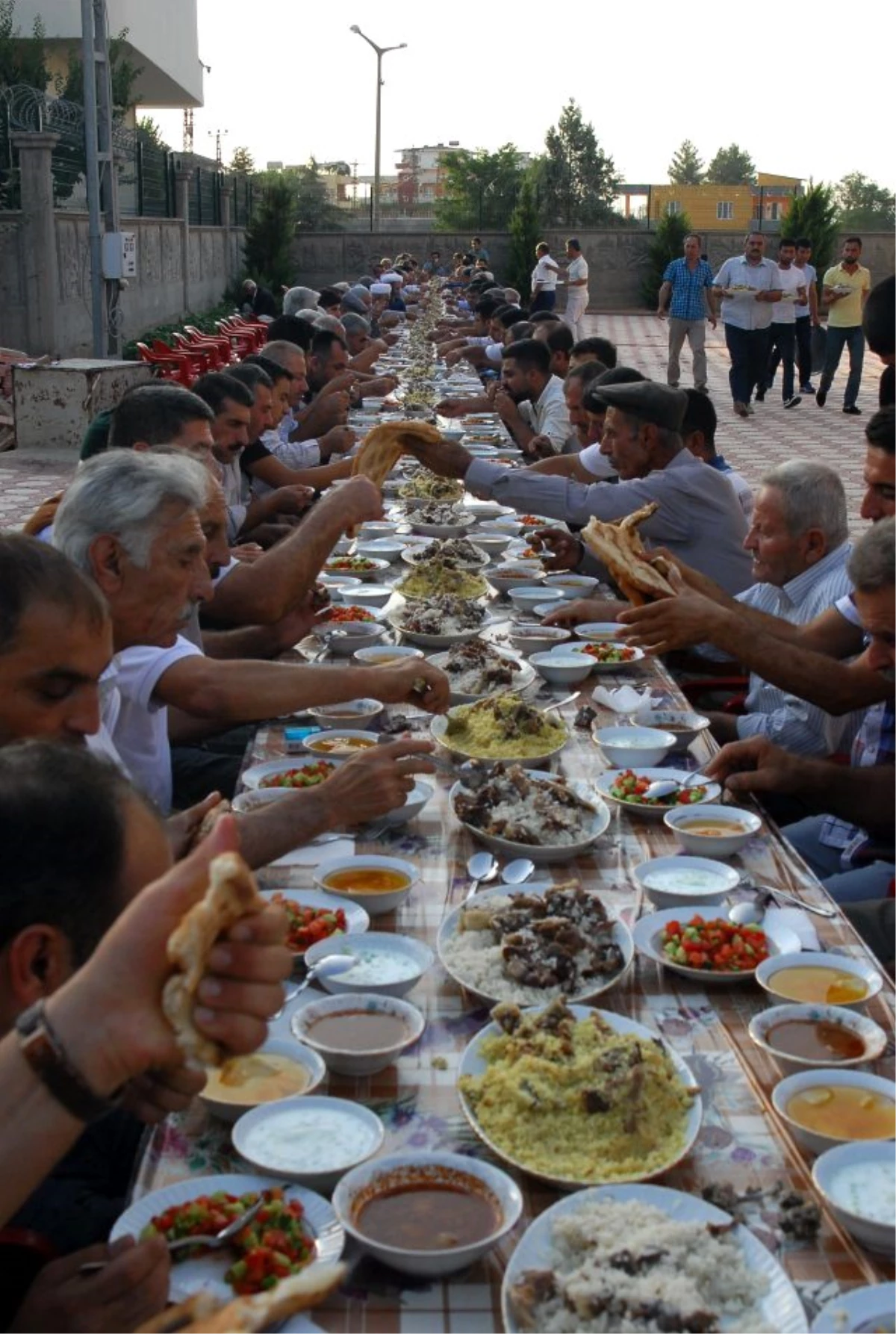 Beşiri\'de Kardeşlik Sofrası