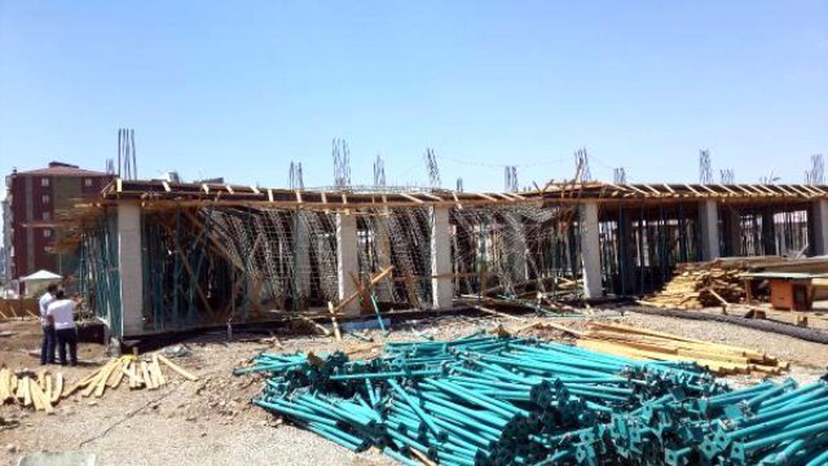 Beton Kalıp Çöktü: 3 İşçi Yaralı