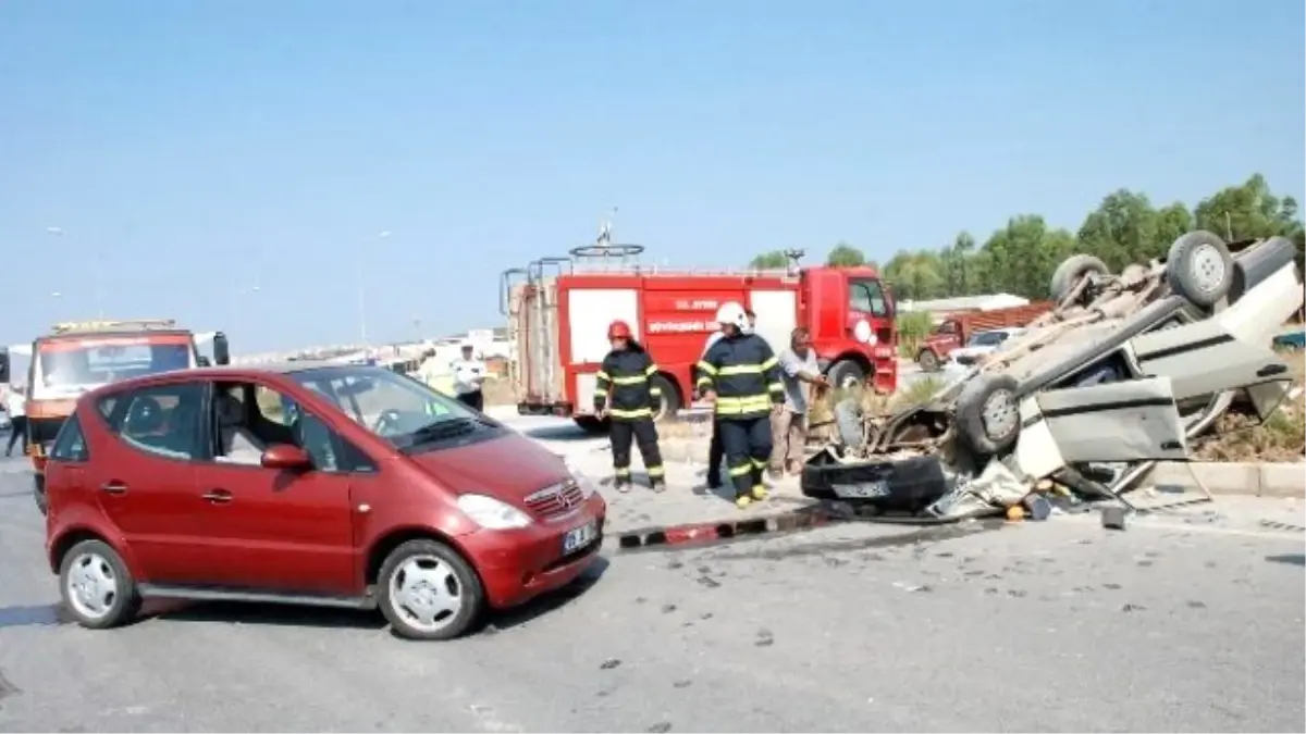 Didim-akbük Yolunda Trafik Kazası; 3 Yaralı