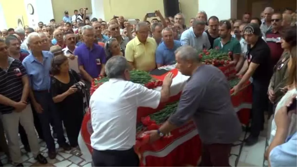 Fikret Otyam İçin Cemevi'nde Tören Düzenlendi