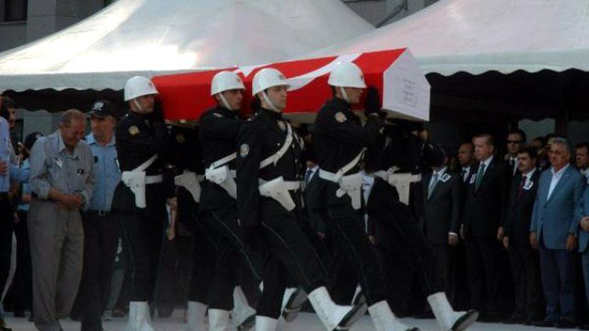 Fotoğraflar // Şehit Emniyet Müdürü Beyazıt Çeken İçin Tören...