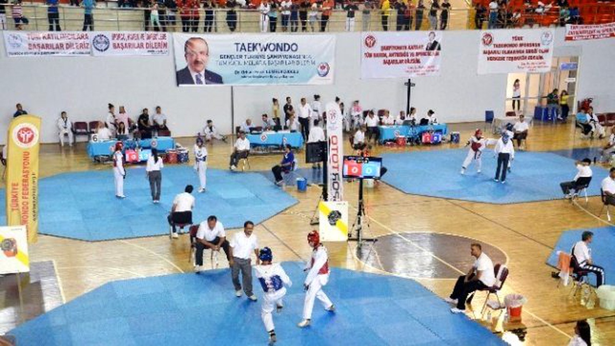 Gençler Türkiye Taekwondo Şampiyonası Trabzon\'da Başladı