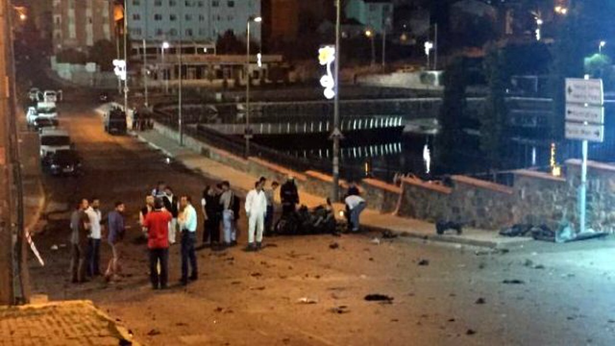 Geniş Haber// Sultanbeyli\'nde Bombalı Araçla Polis Merkezine Saldırı