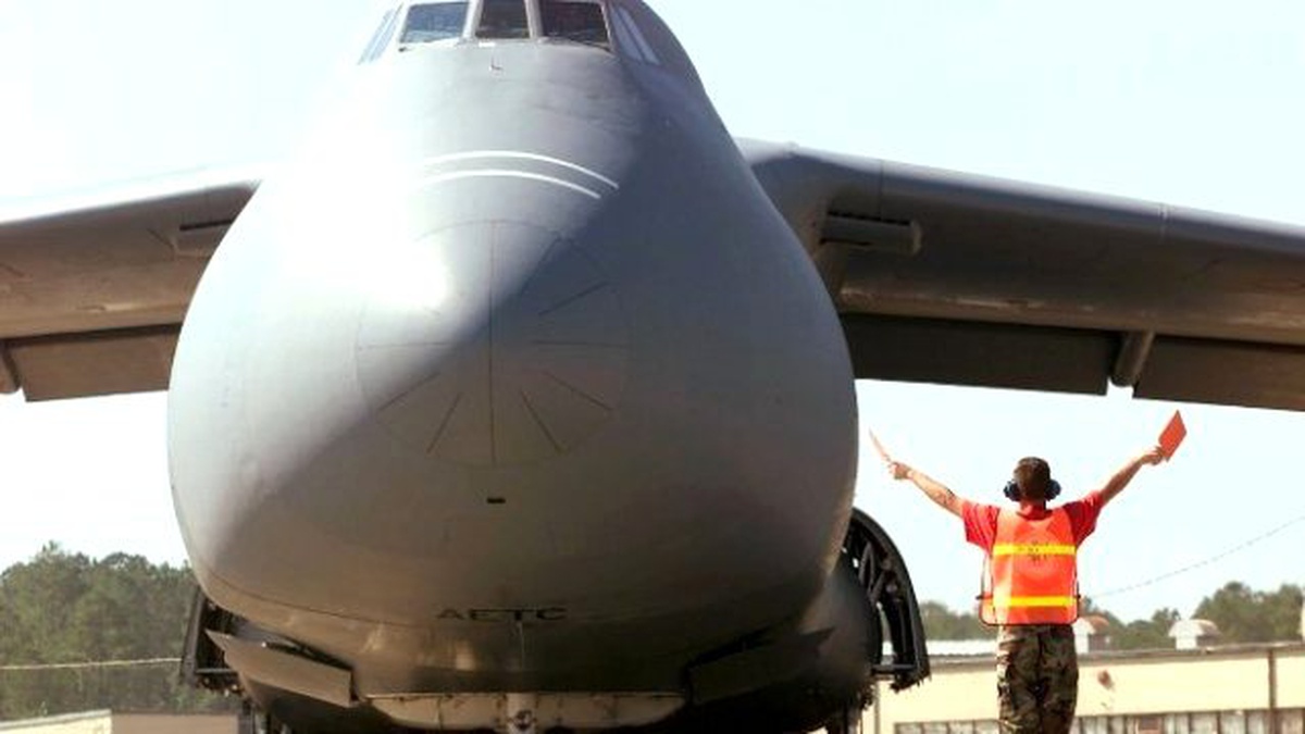İncirlik Hava Üssü\'ne Kargo Uçağı Yağıyor