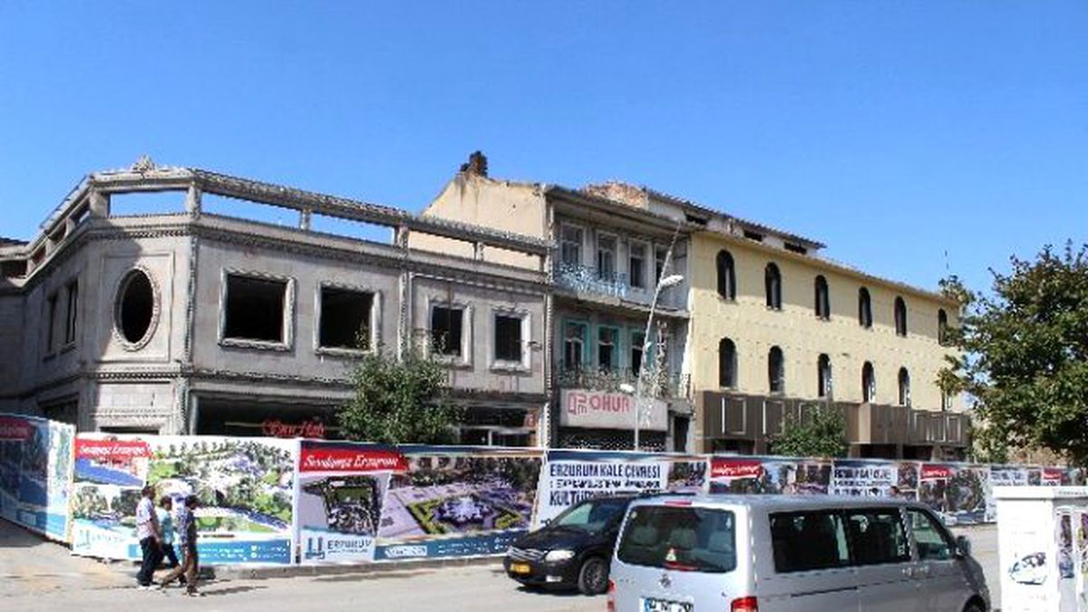 Kale Çevresinde Yıkım Başlatıldı