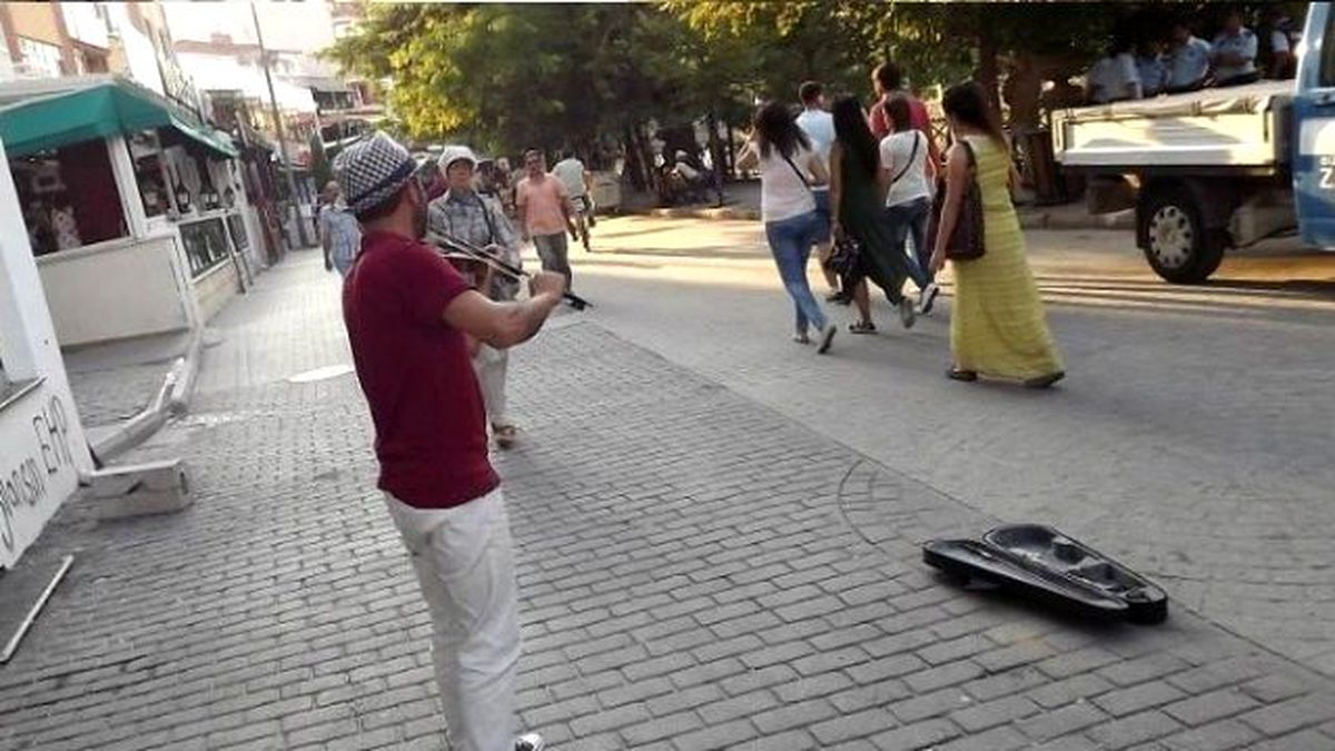 Kemancıdan Sıcak Havada Serin Şarkılar