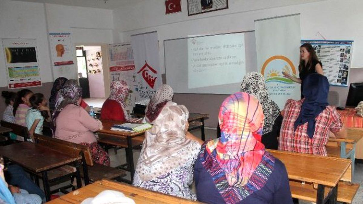 Köylerde \'Kadına Şiddet\' Semineri Verildi