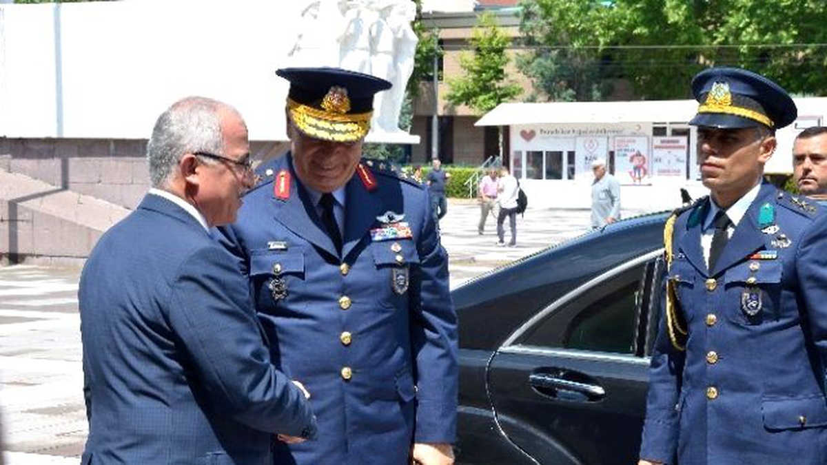Orgeneral Ünal\'ın Veda Ziyaretleri