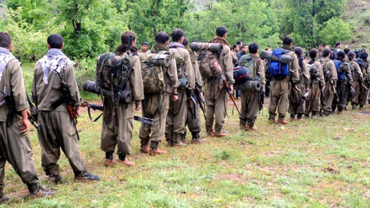 PKK\'lılar Şırnak\'ta Polis Servisine Bombalı Saldırı Düzenledi