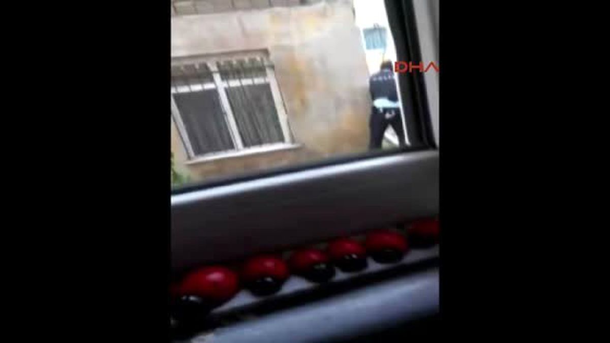 Polisin, Kadın Teröristle Burun Buruna Geldiği An Kamerada