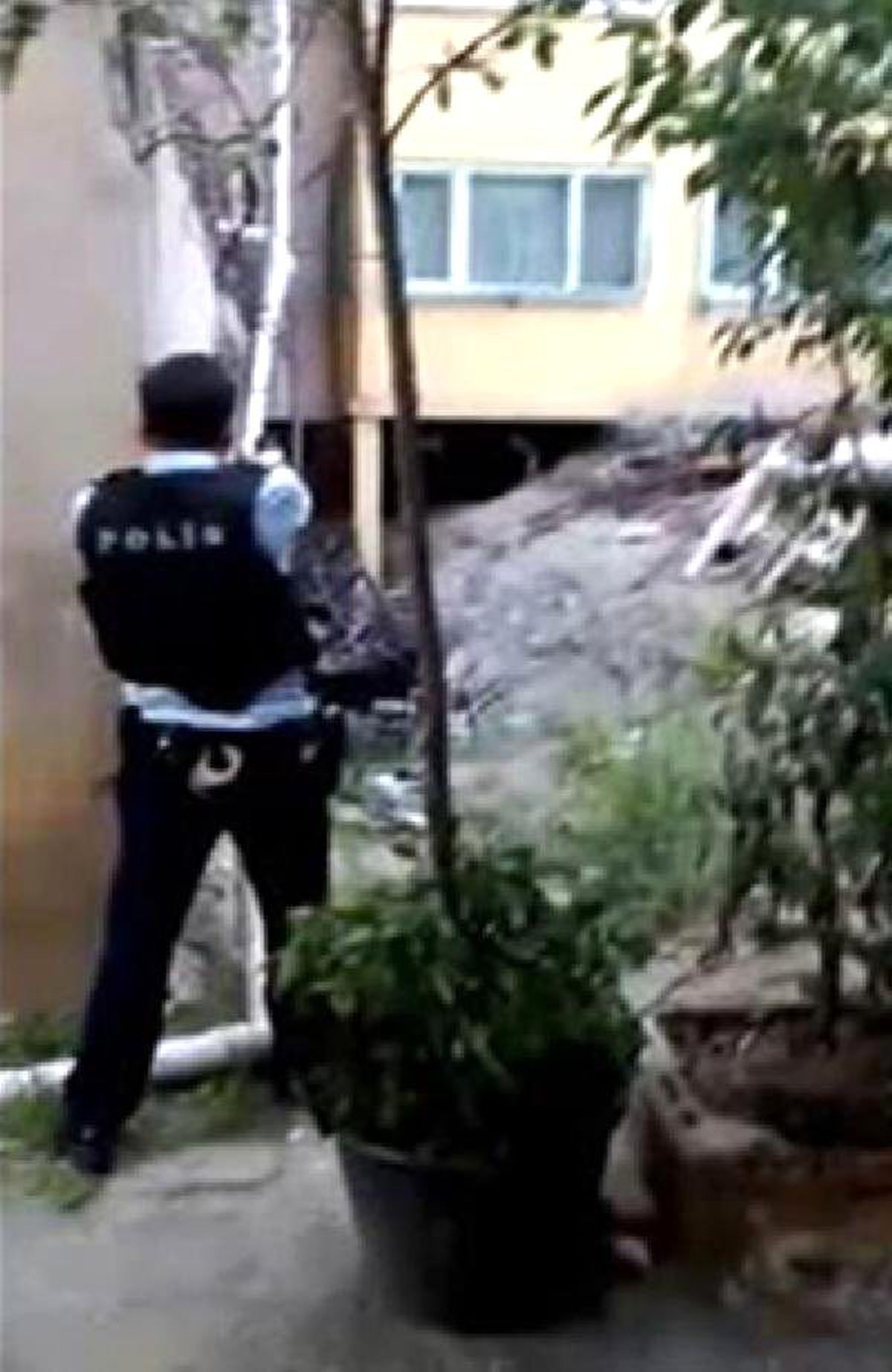Polisin Kadın Teröristle Burun Buruna Geldiği An