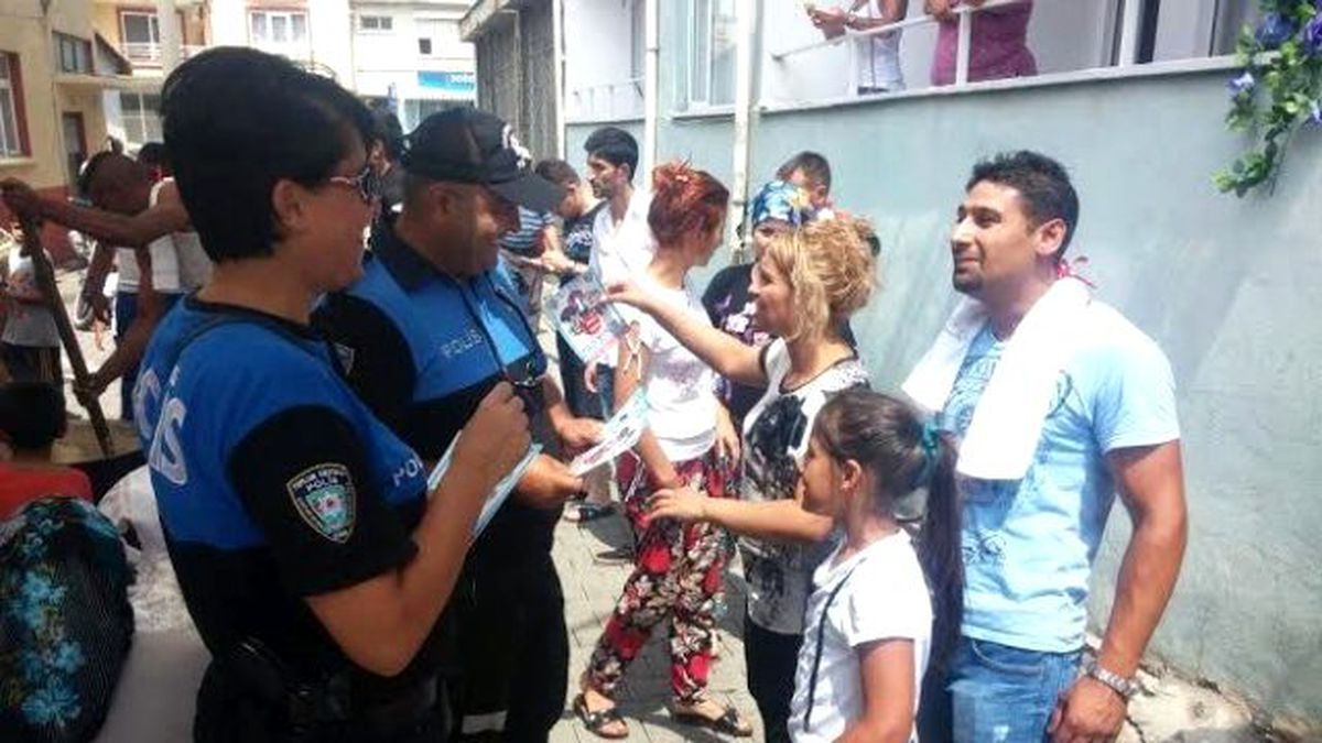 Polisten "Düğünlerde Silah Atmaya Dur Diyelim\' Kampanyası