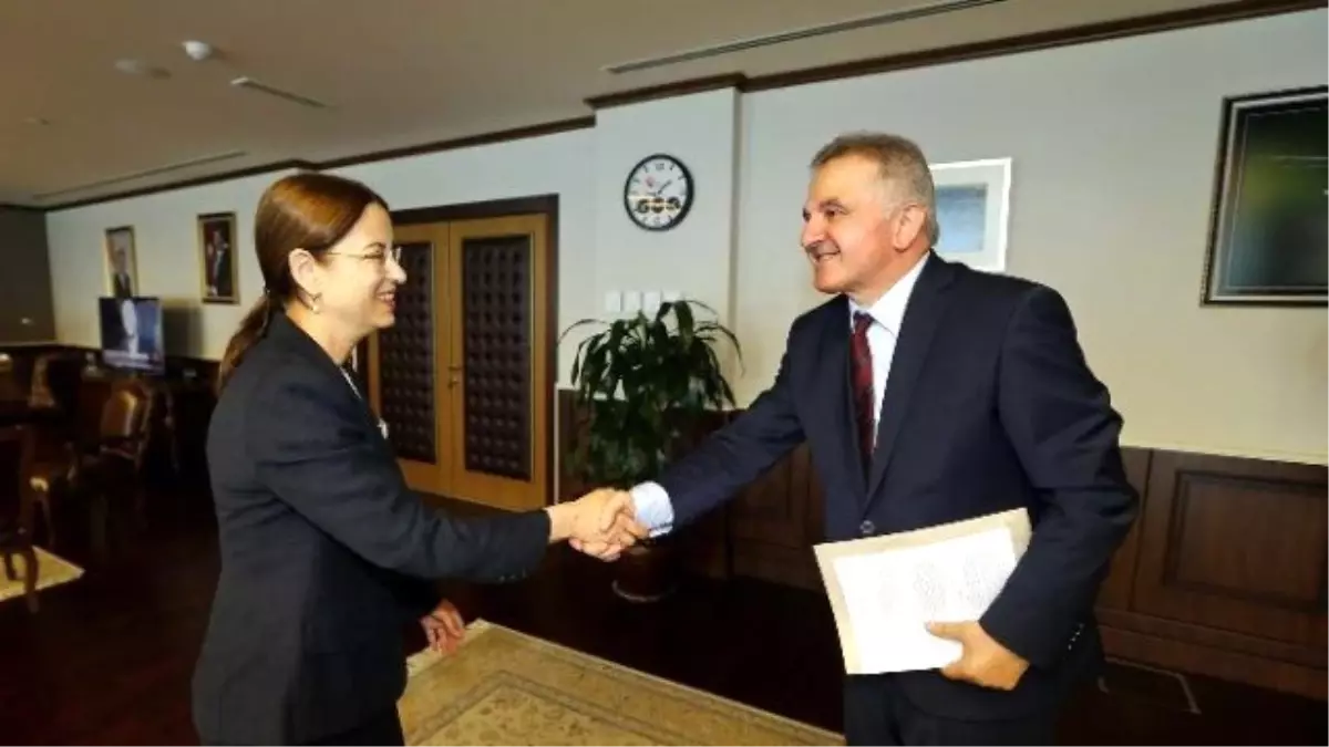 Rektör Elmas, Bakan Ayşenur İslam'ı Ziyaret Etti