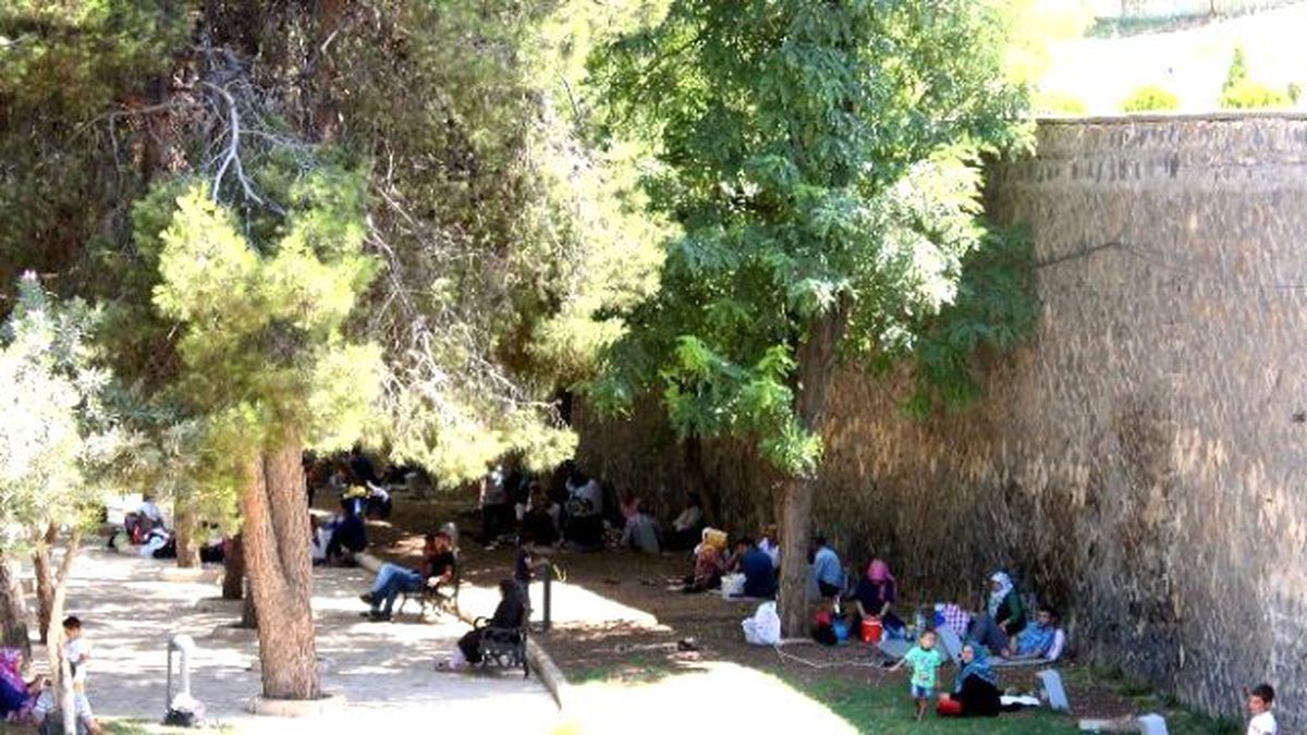 Şanlıurfa\'da Sıcaklar Bunaltıyor